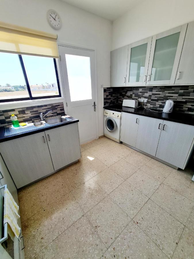 2 Bedroom Townhouse, Close To Paphos Harbour, Use Of Onsite Facilities Exterior photo